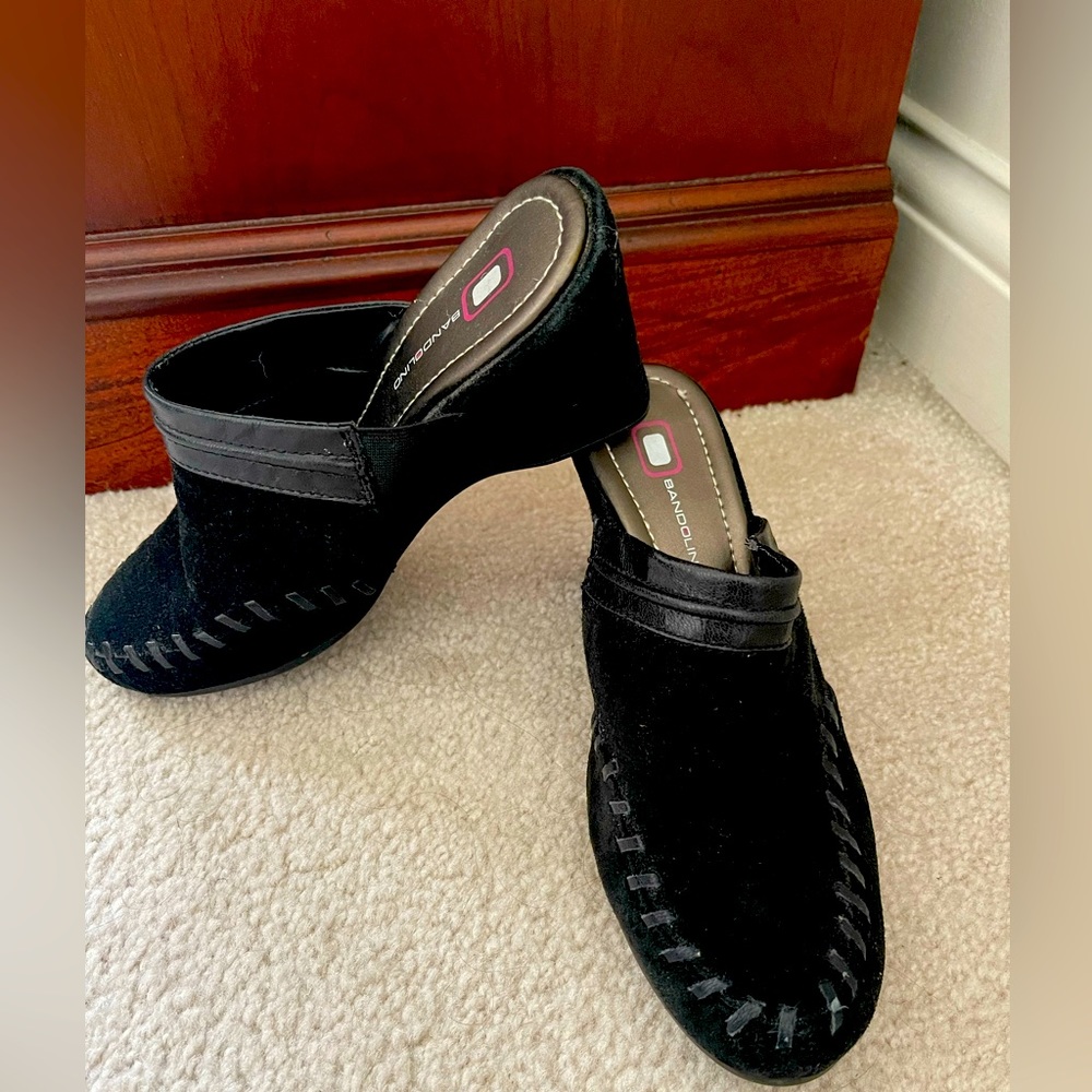 Bandolino black closed toe sandal